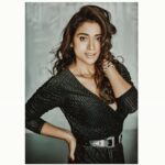 Sunder Ramu Instagram - #shotoniphone @shriya_saran1109 #sunderphotography @sunderramu #shriyasaran #actor #actress #films #portrait