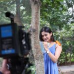 Sunitha Upadrashta Instagram – Few memories from #raayabaramai shoot.. Special thanks to @joinprakashraj garu for your wonderful hospitality. My entire team felt honoured meeting you at the location. Had great fun shooting this wonderful one min song #1minmusic #raayabaramai thanks @sreechaitzz for the wonderful pics❤️ Life At Prakasham