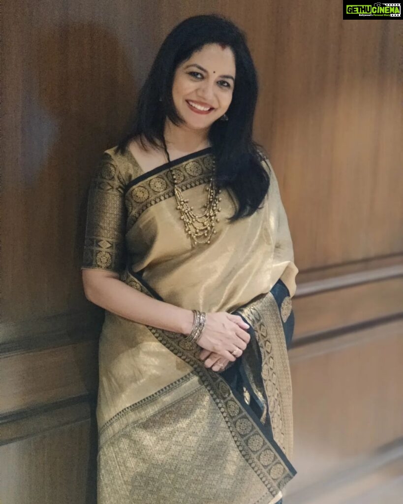 Sunitha Upadrashta Instagram - How many of you like Gold and Black combination.. That too in Handloom..