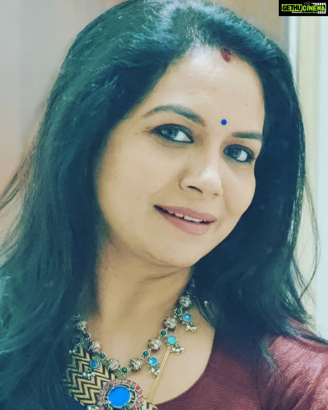 Sunitha Upadrashta Instagram - In the meantime .... Mirror selfies😀😀