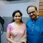 Sunitha Upadrashta Instagram – మావయ్యా .. ఒక్కసారి  గతంలోకి నడవాలనుంది. నీ పాట వినాలనుంది. నువ్ పాడుతుంటే మళ్ళీ మళ్ళీ చెమర్చిన కళ్ళతో చప్పట్లు కొట్టాలనుంది. ఇప్పుడు ఏంచెయ్యాలో తెలీని సందిగ్ధం లో నా గొంతు మూగబోతోంది. సంవత్సరం కావొస్తోందంటే నమ్మటం కష్టంగా వుంది. ఎప్పటికీ నువ్వే నా గురువు, ప్రేరణ,ధైర్యం,బలం,నమ్మకం🙏🏻🙏🏻🙏🏻 ఎక్కడున్నా మమ్మల్నందర్నీ అంతే ఆప్యాయతతో చుస్కుంటున్నావన్న నమ్మకముంది. ఆ నమ్మకంతోనే నేను కూడా ..బతికేస్తున్నా..