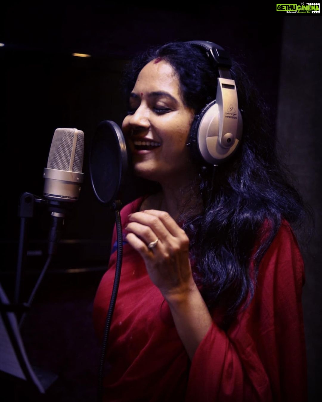 Sunitha Upadrashta Instagram - When I am in my own world of music❤️