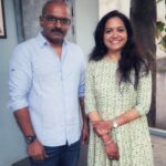 Sunitha Upadrashta Instagram - Keeping in mind all the SuperHit Songs that came in our combination right from Nuvvu Nijam Nee Navvu Nijam to Em Sandeham Ledu..I consider this as lucky combo in my Career..Coming back again today with 'Hey Evvaro' One of my career’s best from విద్య వాసుల అహం at 1.45pm today ❤️