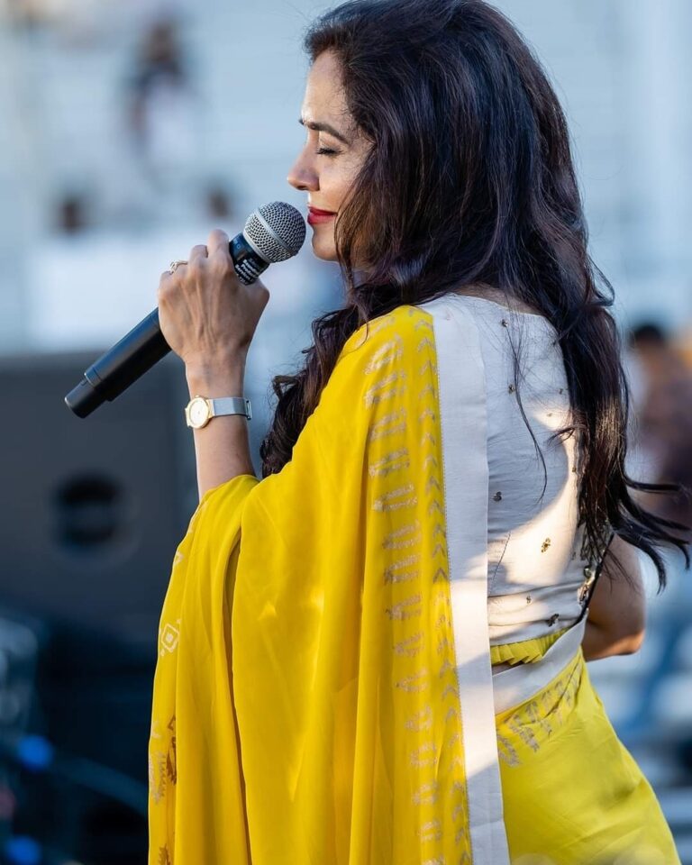 Sunitha Upadrashta Instagram - Singing is the secret of my energy😊