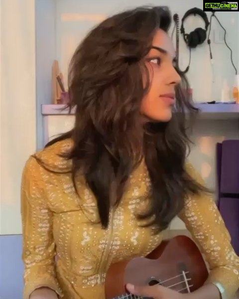 Sunitha Upadrashta Instagram - Shreyamma 🎵❤️🤗 #daughterlove #dream #musicinthefamily🎵
