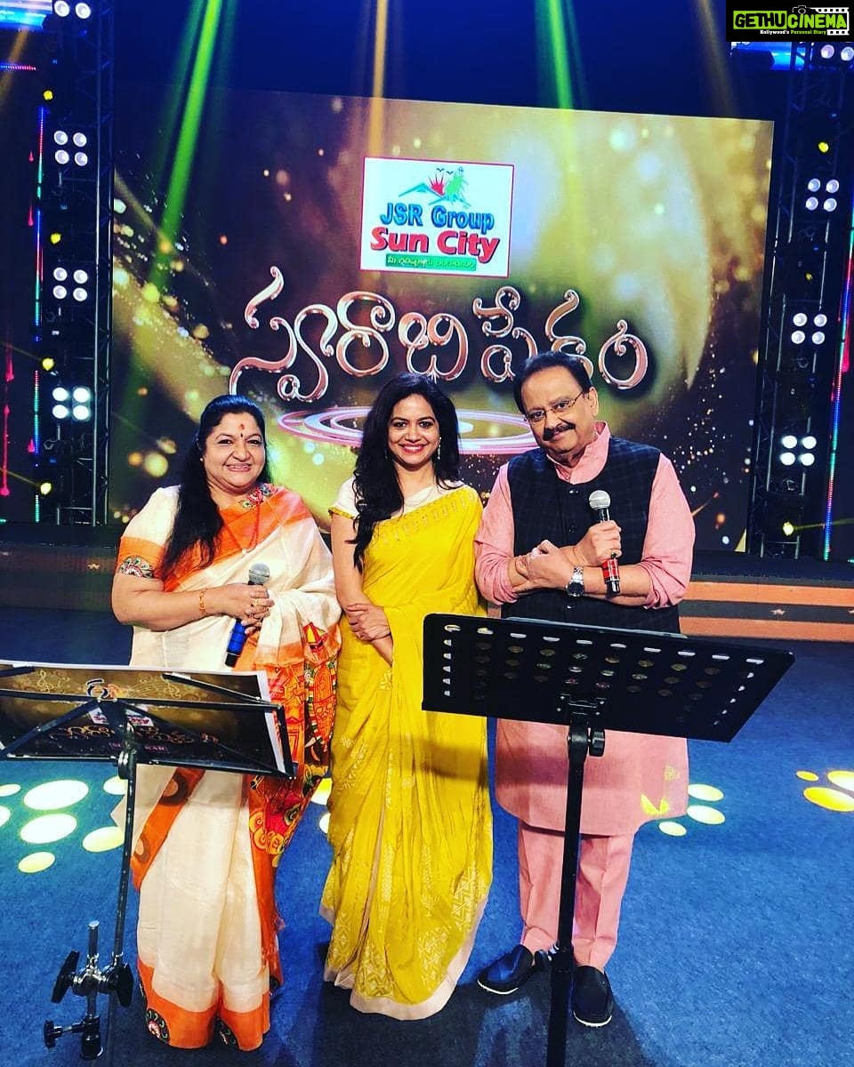 Sunitha Upadrashta Instagram - నేను ఎంతగానో ప్రేమించే బాలు గారు "పద్మ విభూషణుడు" చిత్రమ్మ ఇప్పుడు "పద్మభూషణ్" చిత్ర. ఎంతో గర్వంగా ఉంది. గౌరవం గా ఉంది. #padmavibhushanbalugaru #padmabhushanchitragaru