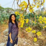Sunitha Upadrashta Instagram - Felt the same joy as that of a sudden cool breeze on a sunny day on seeing these vibrant spring blooms amidst our concrete jungle!! Small things like this are what keep me going in life.. we love catching up on these precious moments inspite of my crazy schedules... ☺️ #friendsforever #bestie💞