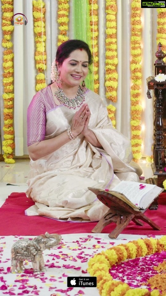 Sunitha Upadrashta Instagram - Let’s start the celebrations of #Dussehra with this Divinely #SriRajaRajeshwariSlokam / శ్రీ రాజ రాజేశ్వరీ శ్లోకం, Out Now on @mangomusiclabel 🎼🕉️ ▶️ https://youtu.be/1-E2WBeLcZw #DeviNavaratriSlokas @upadrastasunitha @josyabhatla2014 @dr.josyabhatla #PrakashRex #Varun @sree.abheri.studios @vibhajewellers @gowrisignatures #MangoMusic