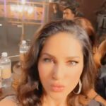 Sunny Leone Instagram - On sets!! . . #SunnyLeone #onsets #work #bollywood
