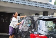 Surabhi Lakshmi Instagram - Wash, Rinse, Repeat ! ഇന്നത്തെ വർക്ക് ഔട്ട് കാർപോർച്ചിൽ 😎 #workoutwednesday #wellnesswednesday #carwashing #fitness #lifegoals