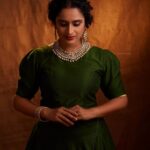 Surabhi Lakshmi Instagram - പ്രതീക്ഷയുടെയും ഐശ്വര്യത്തിന്റെയും വെളിച്ചവുമായി വീണ്ടും ഒരു വിഷു കൂടി. എല്ലാവർക്കും ഹൃദയംനിറഞ്ഞ വിഷു ആശംസകൾ❤️ Photo @arun_payyadimeethal Make Up @rejishaeveryouth Costume @ajraakh_designerstudio Ornaments @alameen_rental_jewellery #HappyVishu #Vishu2022 #Celebration