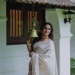 Surabhi Lakshmi Instagram – The fragrance of flowers and delicious Sadhya is awaiting us! 
How’s your onam preparations going on? 💜🌼

Photography; @ameer_mango
Camera Assistant ; @Arjunsreehari
Make Up ; @rejishaeveryouth
Ornaments ; @makeoveravenue
Costume ; @ekaacollections
Location ; @manikkalmana

 #onam2022 #onamvibes #happyonam #festival #sareelove #ornament #blousedesigns #fashion