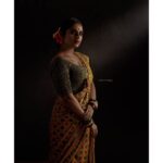 Surabhi Lakshmi Instagram - The beauty you see in me, is a reflection of you~ Rumi. Photography - @arun_payyadimeethal Costume - @klumbyprajinajaanaki Jewellery - @minar_fashion_jewellery @aadhi.i__ Styled by @prajinajaanaki Studio - @shadowfx2021 Makeup - @nashash_makeover Assisted by @pheonix_flamzzzz_ . . . . . . . . . . . . #sareelove #keralaactress #sareedraping #ethnicwear #fashion #photoshoot #keralaphotogallery #model