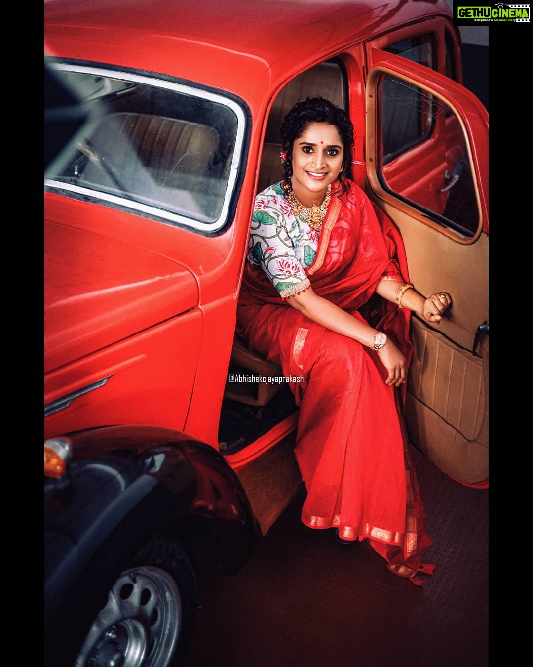Surabhi Lakshmi Instagram - Elegance never goes out of style. Photographer: @abhishekcjayaprakash Makeup: @abilashchicku Costumes: @julahabyarchananair @archana.nair89 Retouch: @sureshkannants @abushaham @krishnaraj_shiva_ . . . . . . . . . . . . #sareelove #keralaactress #sareedraping #ethnicwear #fashion #photoshoot #keralaphotogallery #model #TOTD #Kollywoodactress