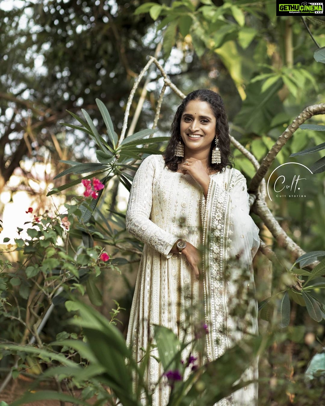 Surabhi Lakshmi Instagram - 📷@cult__stories @noufalhamiz Makeup & Hair @amal_ajithkumar Outfit @rizabasheer_