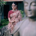 Surabhi Lakshmi Instagram - Desi Avatar. . . . People say don't take life too seriously but at times make seriousness your attire. 𝙲𝚊𝚖𝚎𝚛𝚊 @ameer_mango 𝙲𝚊𝚖𝚎𝚛𝚊 𝚊𝚜𝚒𝚜𝚝𝚊𝚗𝚝 @arjunsreehari 𝙼𝚊𝚔𝚎𝚞𝚙 @amal_ajithkumar 𝚂𝚊𝚛𝚎𝚎 @silk_mandir 𝙱𝚕𝚘𝚞𝚜𝚎 @tashidesignerstudio 𝙹𝚎𝚠𝚎𝚕𝚕𝚎𝚛𝚢 @amour_jewellery_collections 𝚂𝚙𝚎𝚌𝚒𝚊𝚕 𝚝𝚑𝚊𝚗𝚔𝚜 𝚝𝚘 @arambresorts 𝚏𝚘𝚛 𝚝𝚑𝚎 𝚊𝚖𝚊𝚣𝚒𝚗𝚐 𝚕𝚘𝚌𝚊𝚝𝚒𝚘𝚗 Aramb Boutique Resort