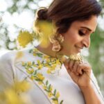 Surabhi Lakshmi Instagram – വിഷു ആശംസകൾ.
Photo @arun_payyadimeethal
Costume Designing @ajraakh_designer_studio by @pinu_lakshmi @hridhya_m_a_r_i_a_jose
Makeup @rejishaeveryouth
Jewellery @bridal_jewelery_rental_alameen
Special Thanks @atul__harikumar
.
.
.
.
.
.
.
.
.
.
.
.
#happyvishu #vishuspecial #sareelove #keralaactress #sareedraping #ethnicwear #fashion #photoshoot #keralaphotogallery #model #TOTD #Kollywoodactress