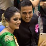 Surabhi Lakshmi Instagram – 2017 ഏപ്രിൽ 7

ജീവിതത്തിൽ എന്നും ഓർമിക്കപ്പെടുന്ന ദിവസം. നടിയെന്ന നിലയിൽ ദേശീയ തലത്തിൽ അംഗീകാരം കിട്ടിയ ദിനം. മനോജ് റാംസിങ് കഥയും തിരക്കഥയും എഴുതി, അനിൽ തോമസേട്ടൻ സംവിധാനം ചെയ്ത മിന്നാമിനുങ്ങ് എന്ന ചിത്രത്തിലൂടെ, നിലനിൽപ്പിനായുള്ള ഒരു സ്ത്രീയുടെ ഒറ്റപ്പെട്ട പോരാട്ടത്തെ തിരശ്ശീലയിൽ എത്തിച്ചതിനാണ് മികച്ച നടിയായി തിരഞ്ഞെടുക്കപ്പെട്ടത്. ഔസേപ്പച്ചൻ സാറായിരുന്നു ചിത്രത്തിന്റെ സംഗീതം. സിനിമയിൽ ശ്രദ്ധിക്കപ്പെട്ട പ്രധാന വേഷങ്ങളൊന്നും ലഭിക്കാതിരുന്ന എനിക്ക് കരിയറിൽ ലഭിച്ച ഏറ്റവും മികച്ച വേഷമായിരുന്നു മിന്നാമിനുങ്ങിലേത്. 

അന്നും ഇന്നും ഒപ്പമുള്ളവരോട് ഒരുപാട് സ്നേഹം❤️
#mohanlal #lalettan #nationalawards #akshaykumar #dileeshpothan #shyampushkaran #ashiqueabu #bestactress2016 #throwback