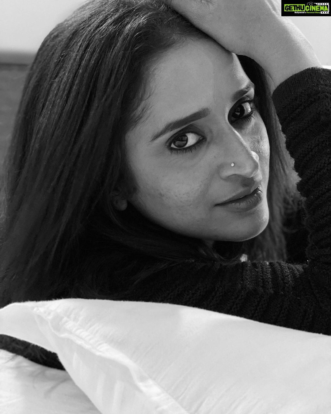 Surabhi Lakshmi Instagram - My philosophy, like color television, is all there in black and white.🖤 @mukeshmuralimukesh 💄 . . . . . . . @afsal_.3578 📸