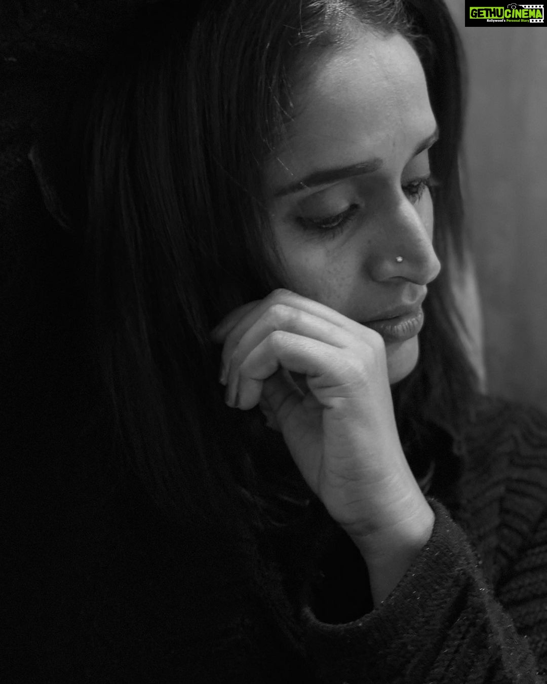 Surabhi Lakshmi Instagram - Things are not quite so simple always as black and white.🖤 @mukeshmuralimukesh 💄 . . . . . . @afsal_.3578 📸