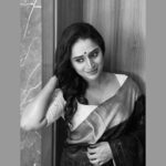 Surabhi Lakshmi Instagram - 𝙰 𝚠𝚘𝚖𝚊𝚗 𝚠𝚒𝚝𝚑 𝚌𝚕𝚊𝚜𝚜 𝚒𝚜 𝚝𝚒𝚖𝚎𝚕𝚎𝚜𝚜 🧿 📸 @afsal_.3578 MUA @mukeshmuralimukesh Grand Hyatt Kochi Bolgatty