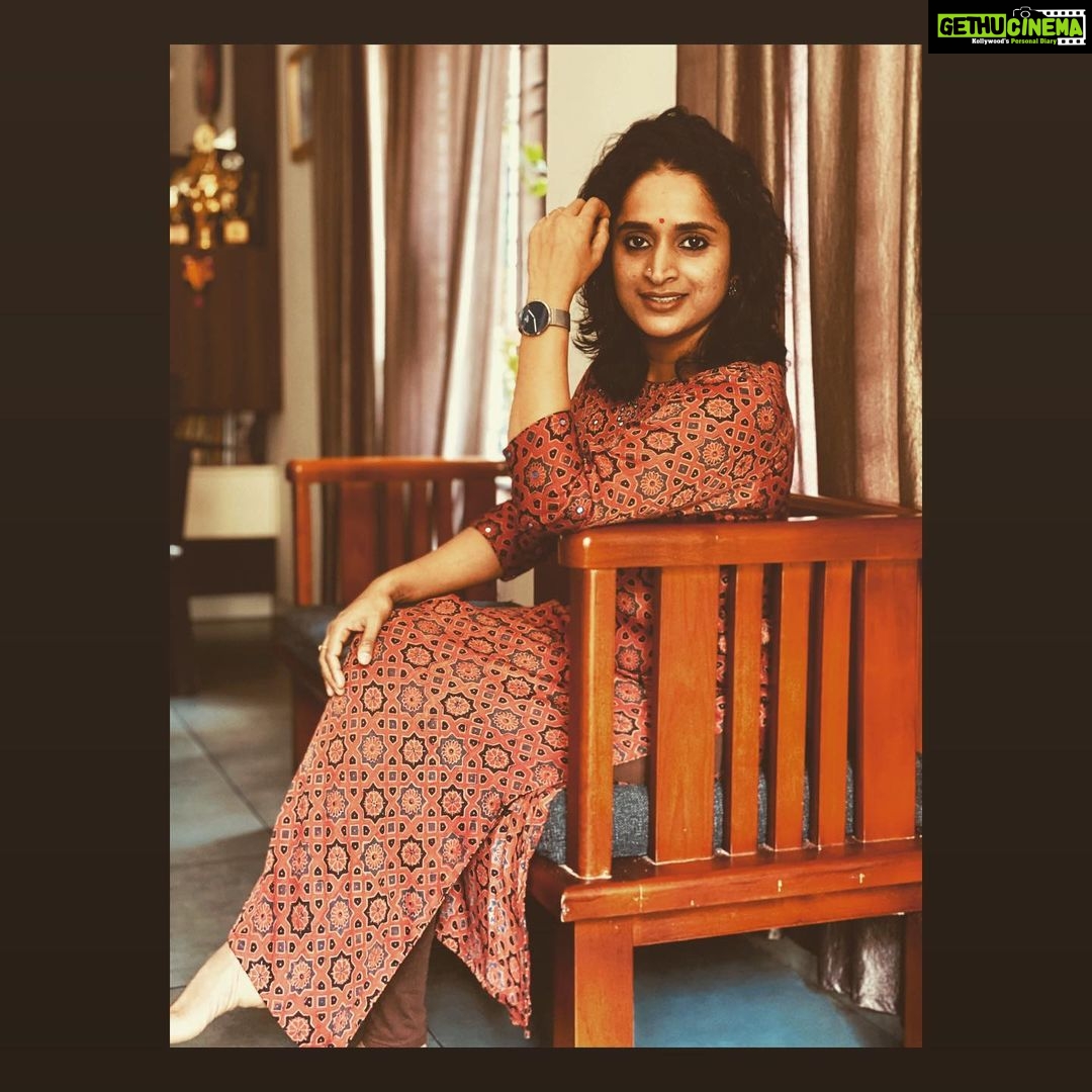 Surabhi Lakshmi Instagram - Dear Anu....your gift shows your thoughtfulness that I will treasure..thanks a lot for ur gift🥰🙏🏻