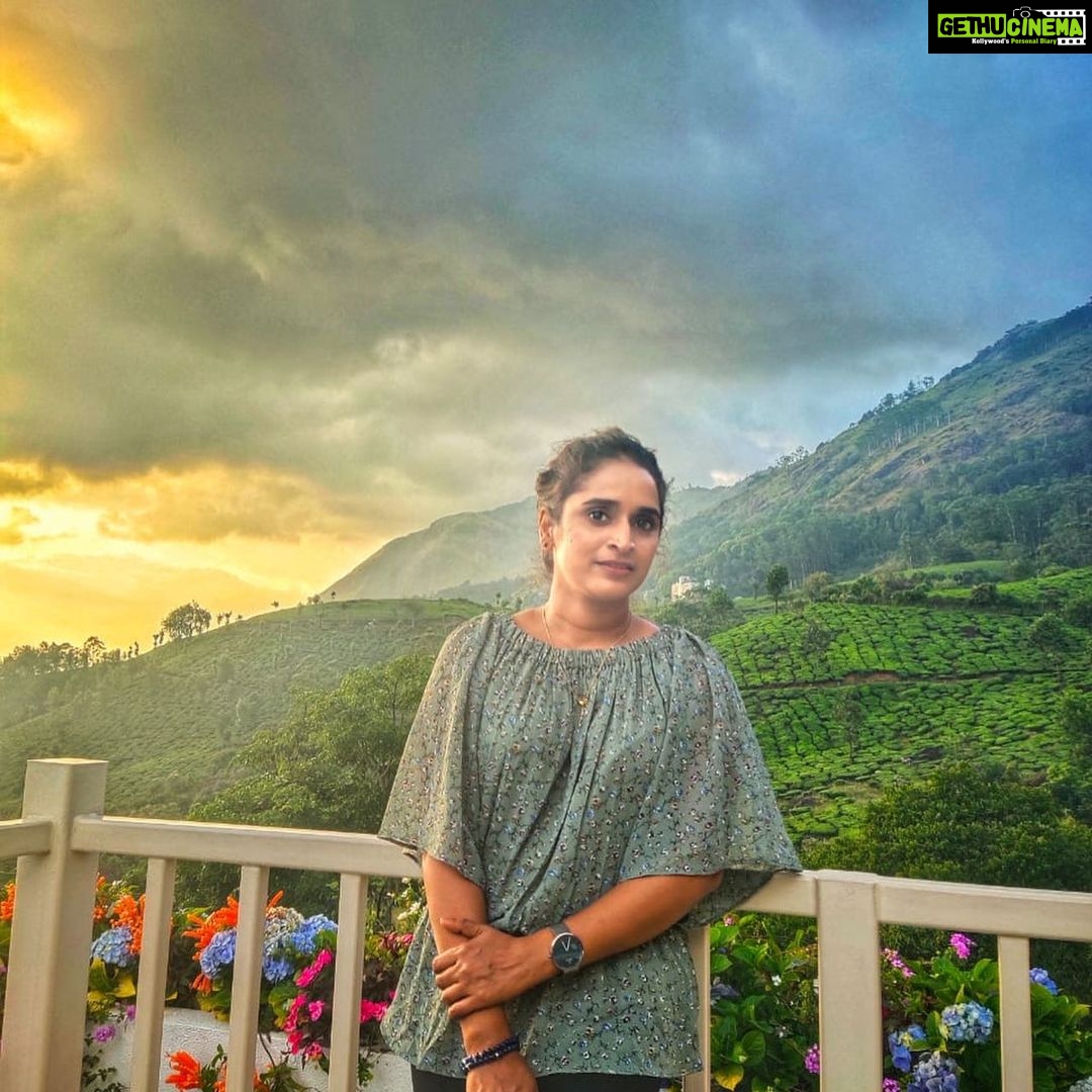 Surabhi Lakshmi Instagram - Thank you for opening ur arms home and heart for us🥰@mahadevan_thampi i .... thanks a lot for suggesting such a wonderful hotel.....@Chandyswindywoods Chandy's Windy Woods
