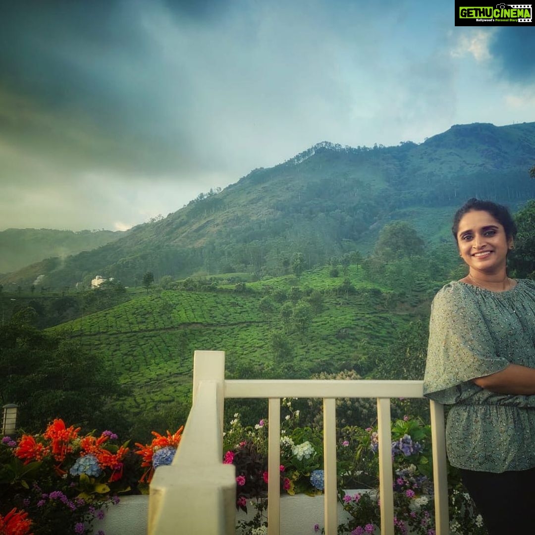Surabhi Lakshmi Instagram - Thank you for opening ur arms home and heart for us🥰@mahadevan_thampi i .... thanks a lot for suggesting such a wonderful hotel.....@Chandyswindywoods Chandy's Windy Woods