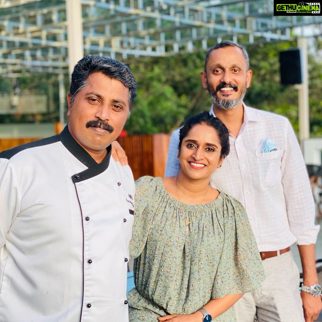Surabhi Lakshmi Instagram - Thank you for opening ur arms home and heart for us🥰@mahadevan_thampi i .... thanks a lot for suggesting such a wonderful hotel.....@Chandyswindywoods Chandy's Windy Woods