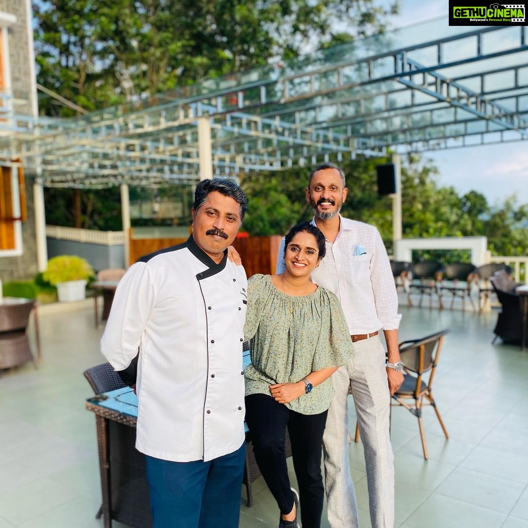 Surabhi Lakshmi Instagram - Thank you for opening ur arms home and heart for us🥰@mahadevan_thampi i .... thanks a lot for suggesting such a wonderful hotel.....@Chandyswindywoods Chandy's Windy Woods