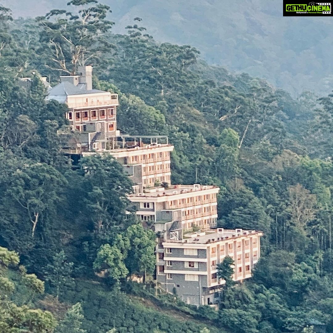 Surabhi Lakshmi Instagram - Thank you for opening ur arms home and heart for us🥰@mahadevan_thampi i .... thanks a lot for suggesting such a wonderful hotel.....@Chandyswindywoods Chandy's Windy Woods