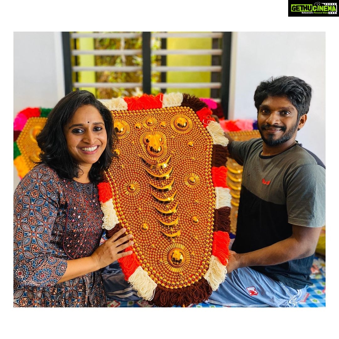 Surabhi Lakshmi Instagram - Inside every person you know, There is a person you don’t know, But the world sees you through your work. For NETTIPATTAM contact 919744816558 Rajeev