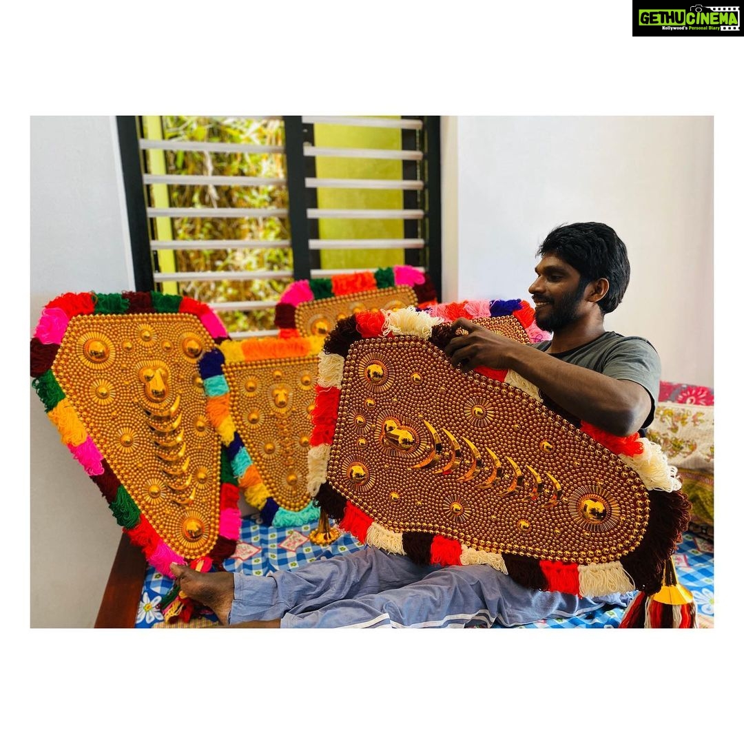 Surabhi Lakshmi Instagram - Inside every person you know, There is a person you don’t know, But the world sees you through your work. For NETTIPATTAM contact 919744816558 Rajeev
