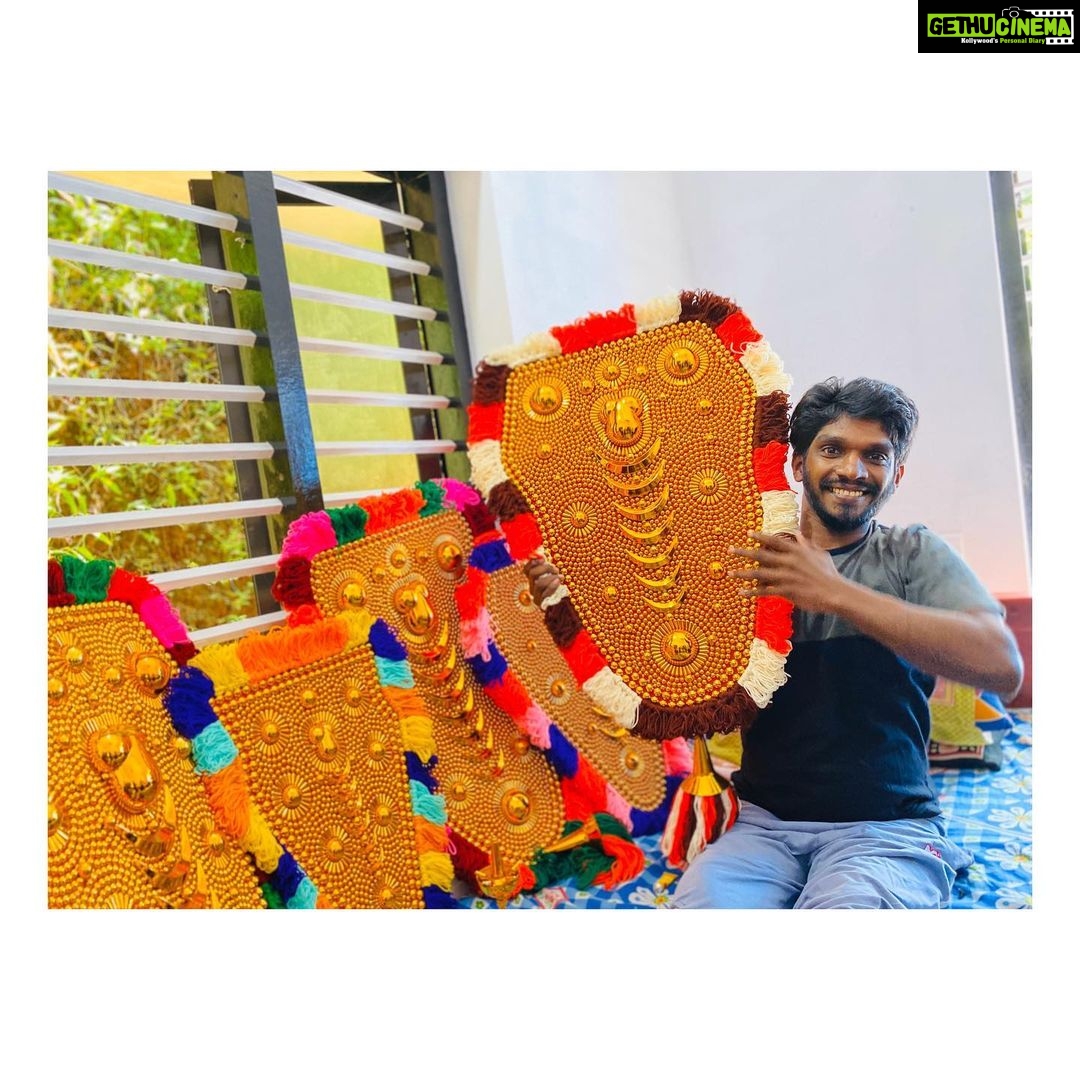 Surabhi Lakshmi Instagram - Inside every person you know, There is a person you don’t know, But the world sees you through your work. For NETTIPATTAM contact 919744816558 Rajeev