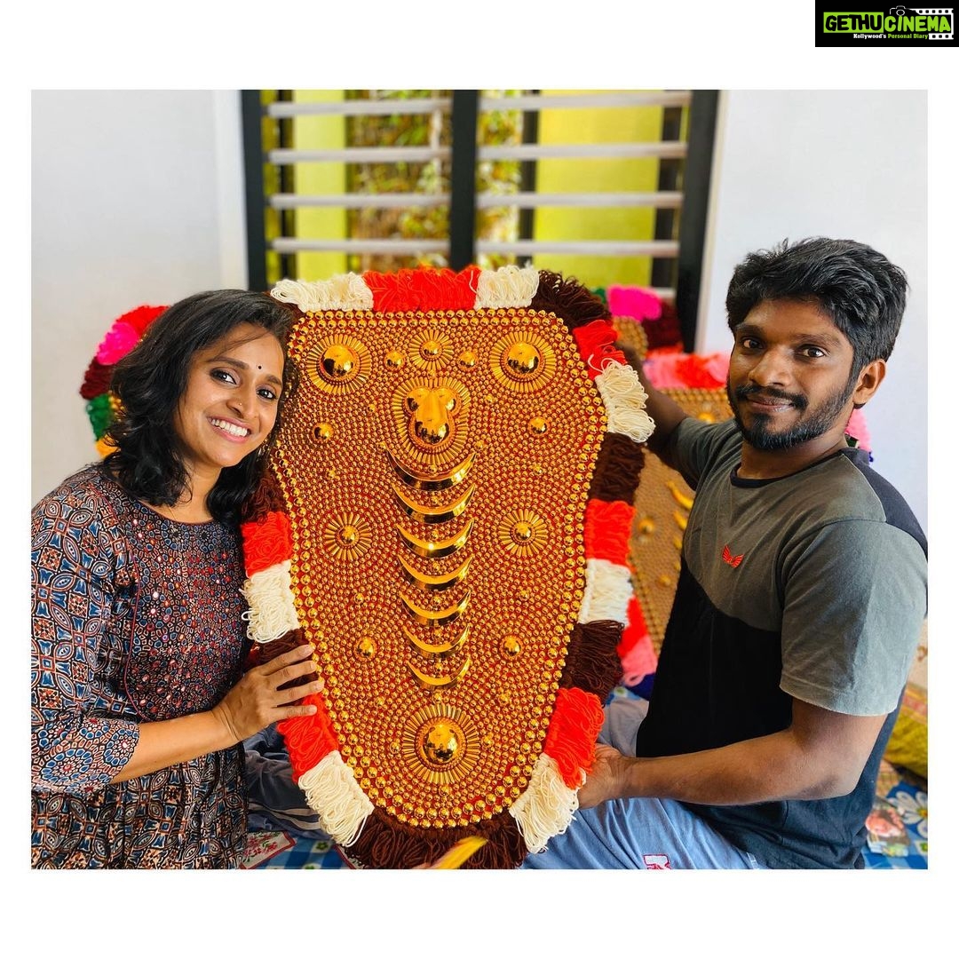 Surabhi Lakshmi Instagram - Inside every person you know, There is a person you don’t know, But the world sees you through your work. For NETTIPATTAM contact 919744816558 Rajeev