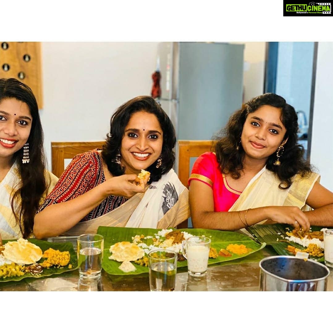 Surabhi Lakshmi Instagram - Happy CorOnam🌼🌼🌼 2020 Onam well spent with loved ones 💮💮💮