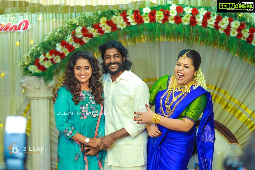 Surabhi Lakshmi Instagram - My best friend got married❤️@sreekumarsneha 🥰🤗 I'm so happy for you. Wishing you lots of love and happiness! And this picture shows our friendship 😅😇