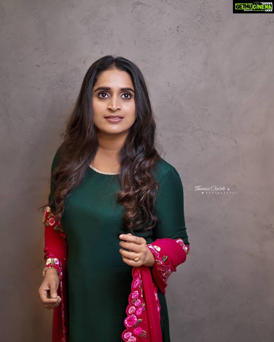 Surabhi Lakshmi Instagram - Makeup:@jo_makeup_artist Photography:@thomasjacobphotography