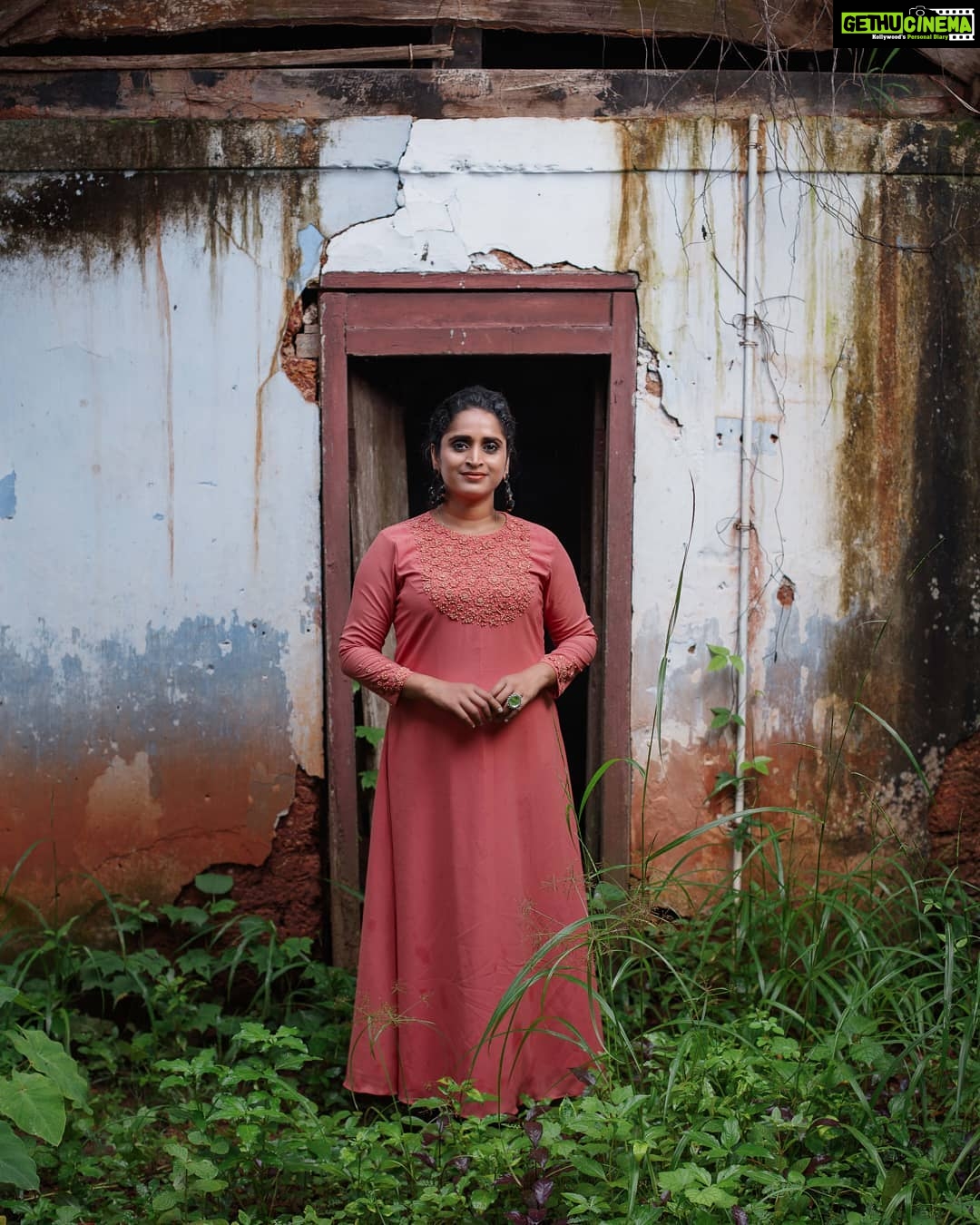 Surabhi Lakshmi Instagram - Click: @arun_payyadimeethal Makeup & Styling: @amal_ajithkumar Costume: @alankaraboutique Calicut, India