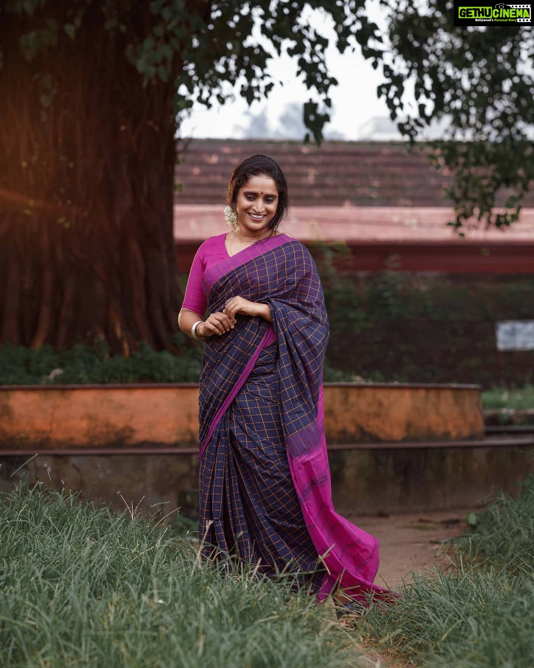 Surabhi Lakshmi Instagram - When I drape a saree, I feel all womanly! Clicked: @arun_payyadimeethal Makeup & Styling: @amal_ajithkumar Calicut, India
