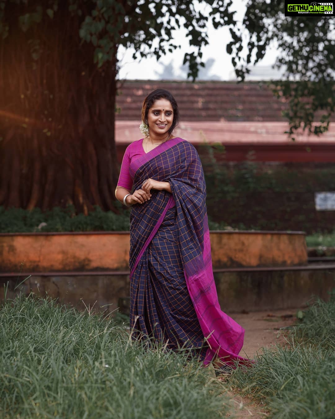Surabhi Lakshmi Instagram - When I drape a saree, I feel all womanly! Clicked: @arun_payyadimeethal Makeup & Styling: @amal_ajithkumar Calicut, India