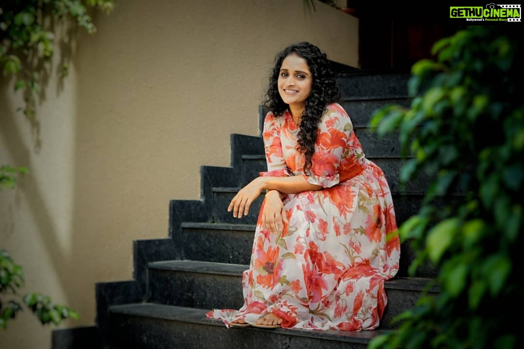 Surabhi Lakshmi Instagram - Style is what you do with the fashion.👗 Thank you so much for the outfit @rashmi.muraleedharan @rashmimuraleedharan Makeup & styling: @amal_ajithkumar