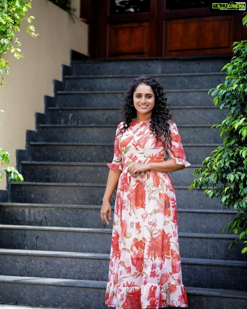 Surabhi Lakshmi Instagram - Style is what you do with the fashion.👗 Thank you so much for the outfit @rashmi.muraleedharan @rashmimuraleedharan Makeup & styling: @amal_ajithkumar