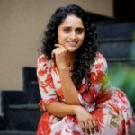 Surabhi Lakshmi Instagram - Style is what you do with the fashion.👗 Thank you so much for the outfit @rashmi.muraleedharan @rashmimuraleedharan Makeup & styling: @amal_ajithkumar