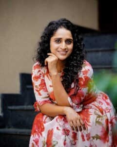 Surabhi Lakshmi Instagram - Style is what you do with the fashion.👗 Thank you so much for the outfit @rashmi.muraleedharan @rashmimuraleedharan Makeup & styling: @amal_ajithkumar