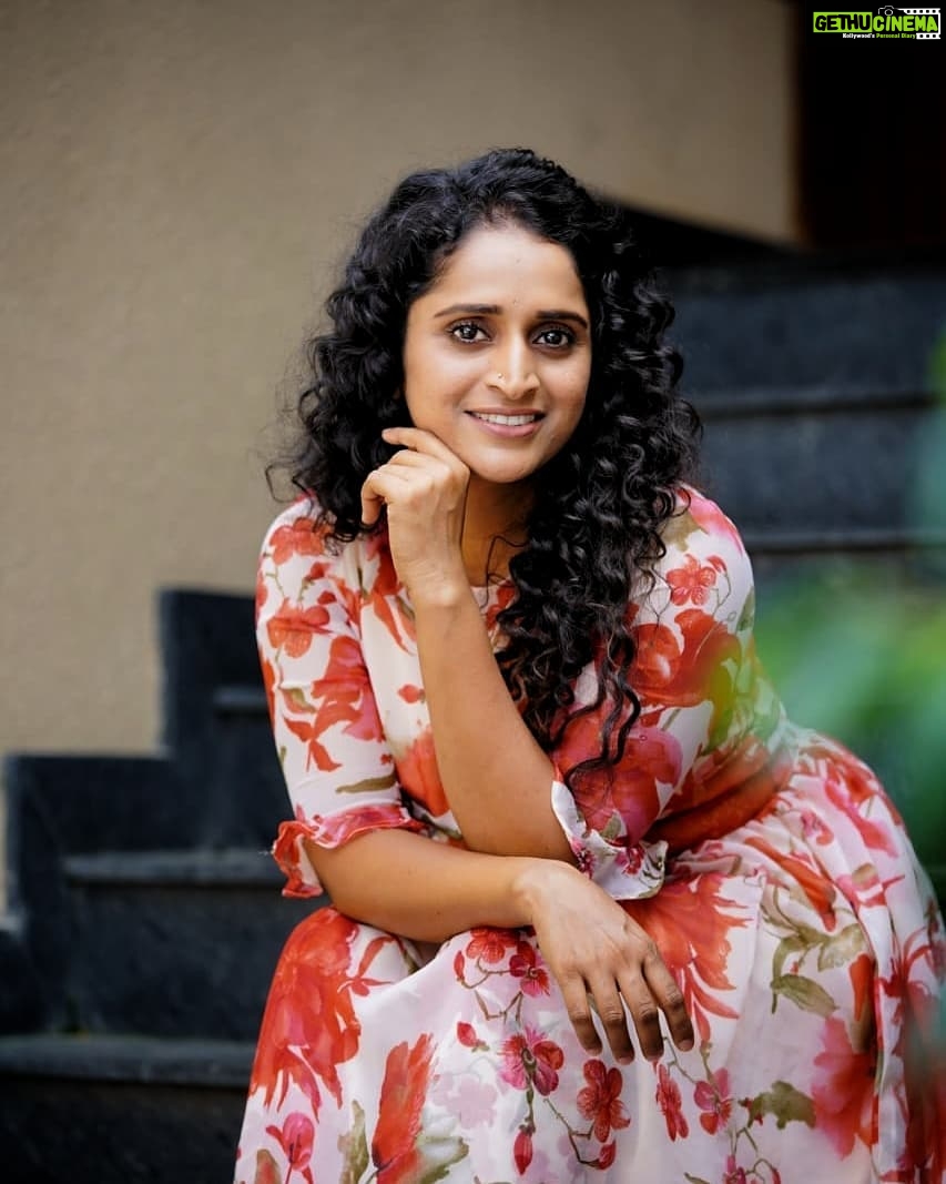 Surabhi Lakshmi Instagram - Style is what you do with the fashion.👗 Thank you so much for the outfit @rashmi.muraleedharan @rashmimuraleedharan Makeup & styling: @amal_ajithkumar