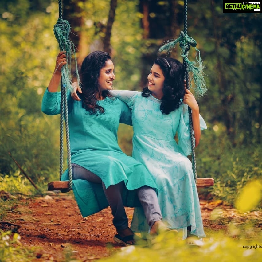 Surabhi Lakshmi Instagram - Sreyamolkkoppam aadi paadi🌹🐈🐈🐈🐈