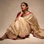 Surabhi Santosh Instagram – If I was ever a princess, I’d be daydreaming like this!✨

#Sareelove #Deckedup #BeigeSaree #Indianwoman #proudheritage #ethniclooks