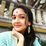 Surabhi Santosh Instagram - Pic 1 or 2? 🤍 #chooseyourpick #templevisits #happyvaishu