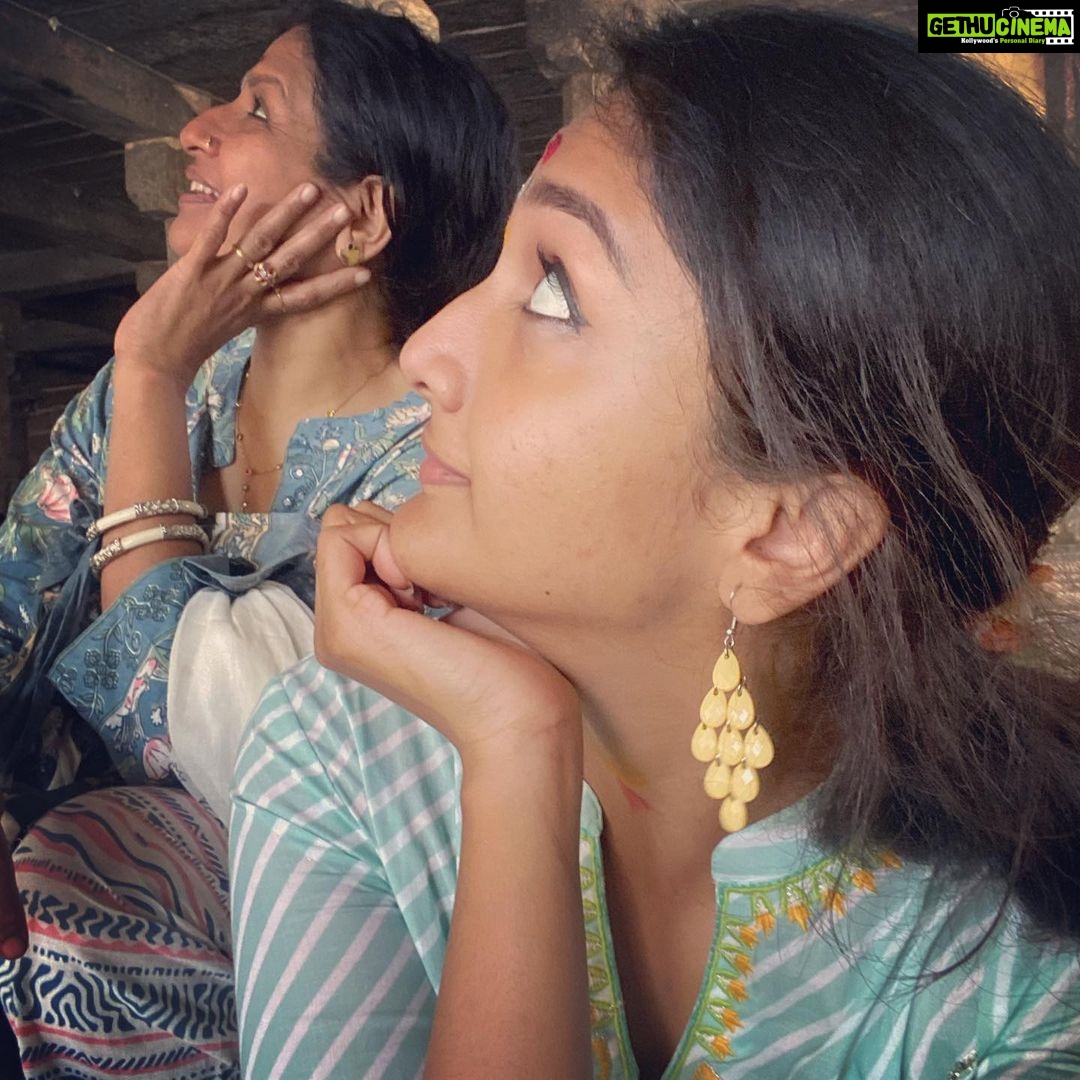 Surabhi Santosh Instagram - She is a woman of honour and principle. The strength to face life alone is in her essence. She gracefully adorns herself with a veil of honesty. Kindness and courage are the swords she never puts down. She fears nothing and no one. She bows only to the power of love and the will of god. She doesn’t need anyone to save her. For she is a princess raised in the lap of a true queen ♥️ -Vaishu #Writtenbyme #Smallwins #Understandingthewomansheis #oneofakind #Powerofwords #truthtopower